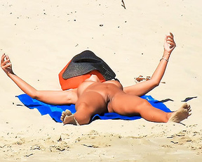 Brazilian women found on the plage of all kinds, even those in the ass, but like to leave the body on display for the sun. 2