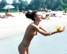 I have more video of other  chicks on the same plage leave good comments and i`lll post them. 2