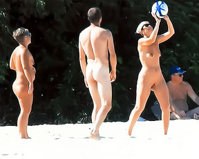 I love to exibit myself at the plage.to feel the sun on my nude skin.it's a wonderful sensaction. 2