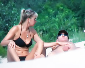 Last summer, this women came to a desert beach with 2 friends. Amazing large boobs !.