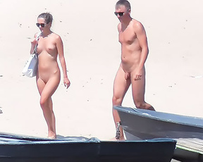 Much likes to exhibit me in any place, but the plage is one of my favorite