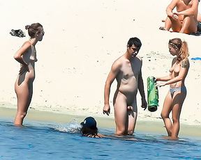 One of the problems of going nude to the plage, is that you can't take your clock. So you have to ask the time someone else. 2