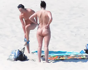 Ciao, ancora una volta una bimba dalla spiaggia.