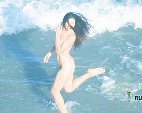 More vids from the rare deserted beach of the mediterranean with sexy lisa ! Thanks for the feedback - turns her on big time !.