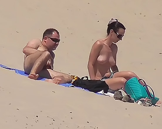 a few shots from the damsel who was in front of me in my favourite naturist plage. 2