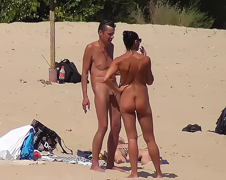 last summer video, on a naturist center, somewhere in France... 4