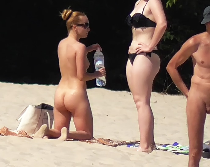 Funny report on brasilian nudist beach 3