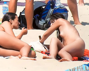 Amateur nudist teen spreads her legs wide open
