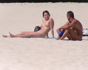 Hello, I bring to you beautiful movies of the beautiful beach naturistas