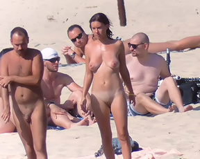I went three times to this plage and I saw her three times ! Very young I think and still such a body !.