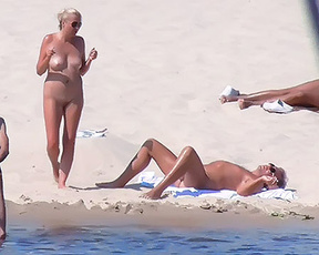 Video taken on the nude beach nice babes, nice tits, nice ass !!!!!.