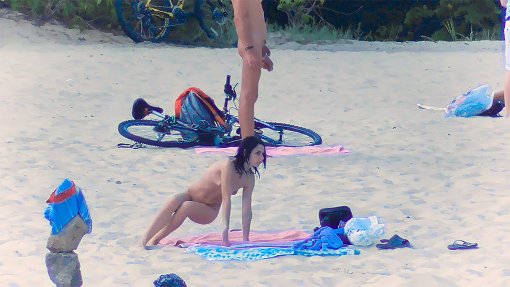 beach for your pleasure, write me with your email for write to you, kisses 2