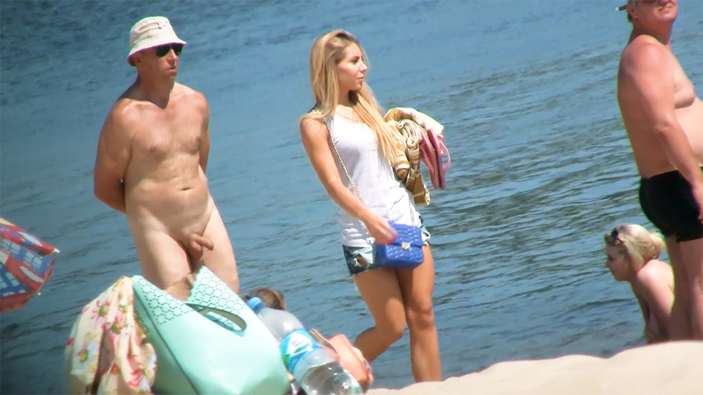 Hi folks! Maybe I don't have pro camera with huge zoom but hope you like my contributions! Here are a few more beach stories:.