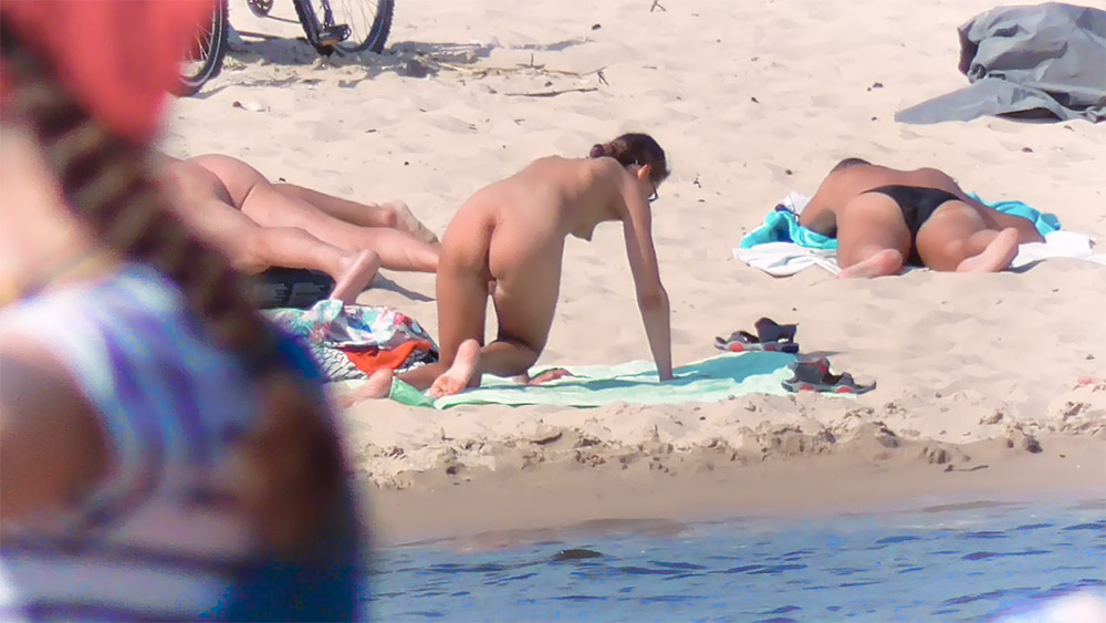 Some more nudies I saw on the plage.
