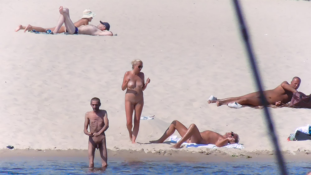 Video taken on the nude beach nice babes, nice tits, nice ass !!!!!.