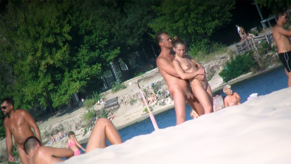 Enjoy the bare beach culos. On a sunny day you can find them everywere.