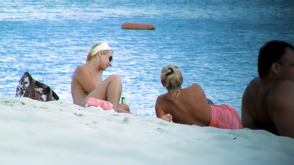 Breathtaking nude beach girl has all kinds of naughty