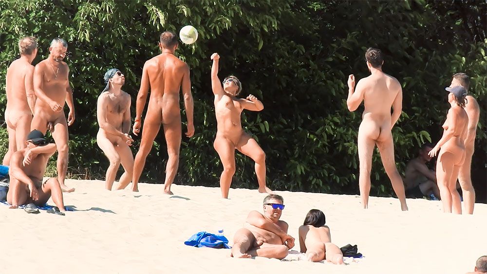 First time nude volleyball on the plage, love it! Love the guys looking at me.