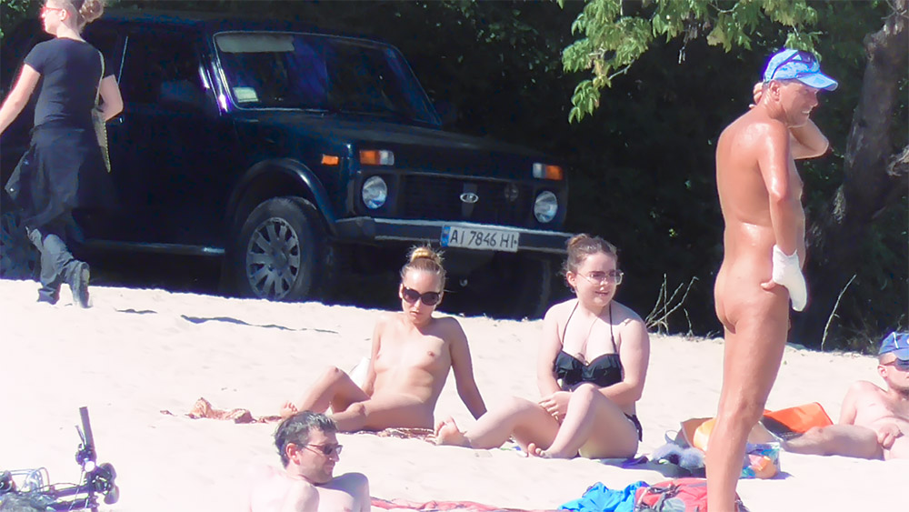 It was wonderfull day on public plage . Enjoy the sun, views and my joy of being there.