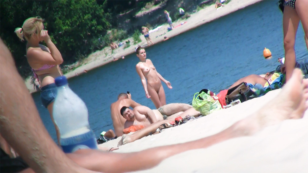 No staged scenes, no paid models, no videohopped pussy. Only real wimen so happy to be nude on the public plage.