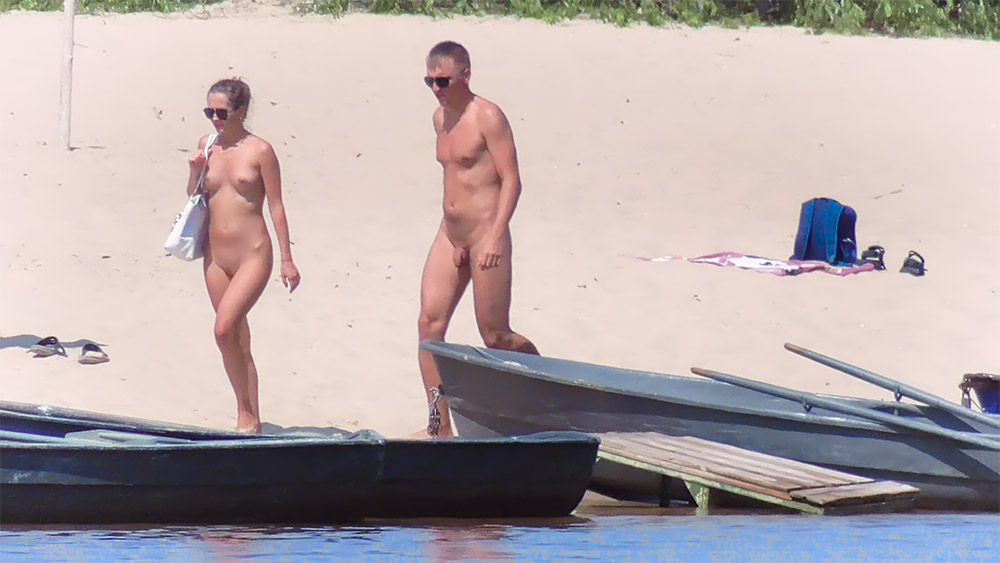 Bardzo lubi pokazywać mnie w każdym miejscu, ale plaża jest jednym z moich ulubionych