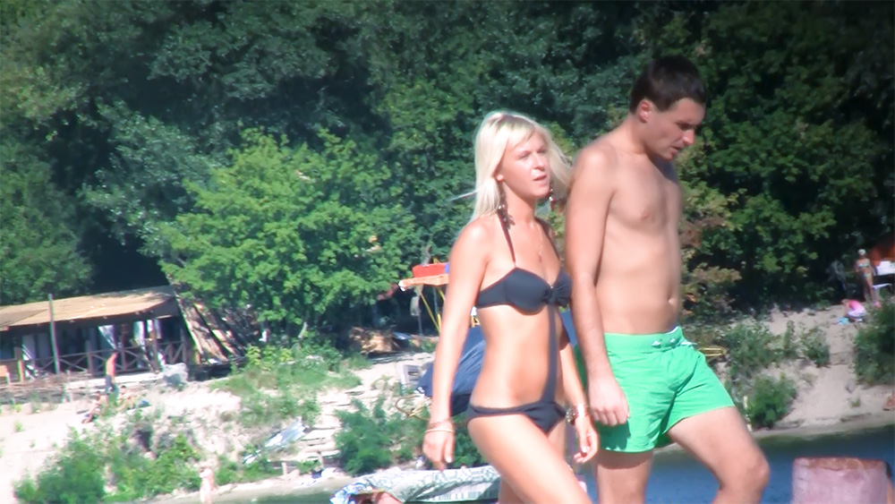 Met tina brengen we een hele middag naakt door op een nudistenstrand.