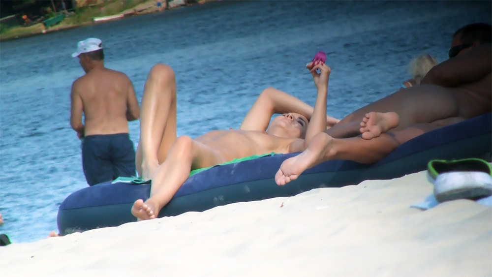 This time, I was on the beach. A cute teen and her parents decided to set their spot near me. Of course I would not waste the chance.