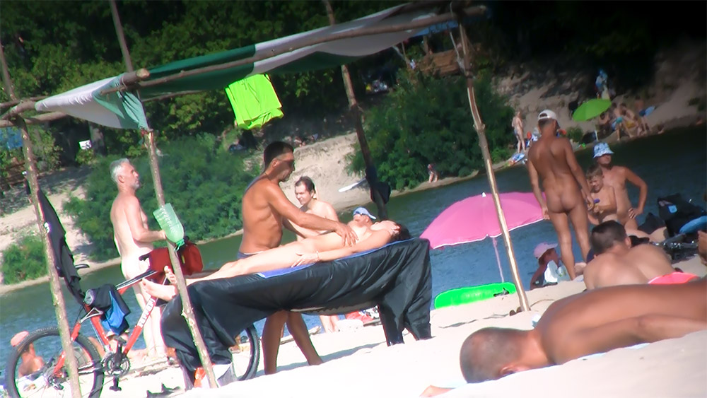 topless on the plage all day nice