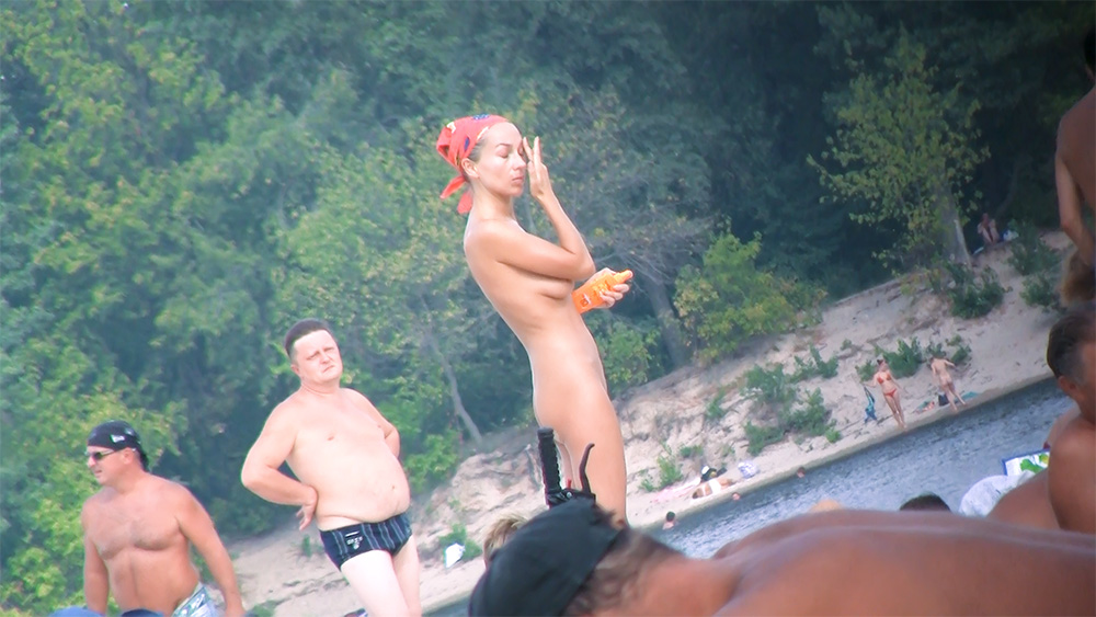 We decided to take some sexy video along the plage. The plage goers seemed to enjoy it as much as I did.