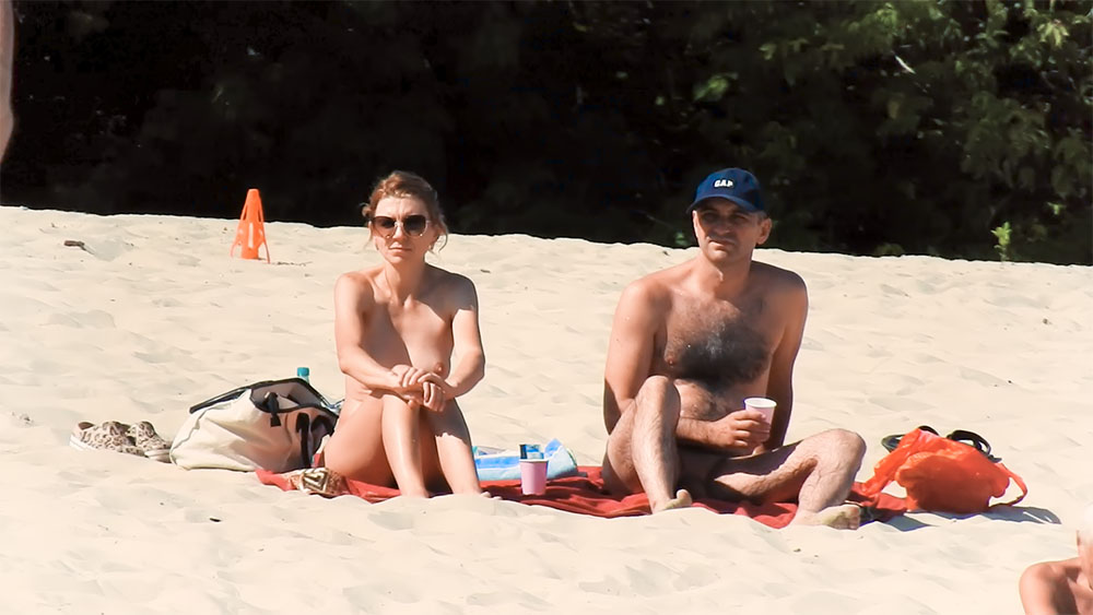 Was walking on the promenade by the plage  and saw this babe sunbathing! What a nice babe!.