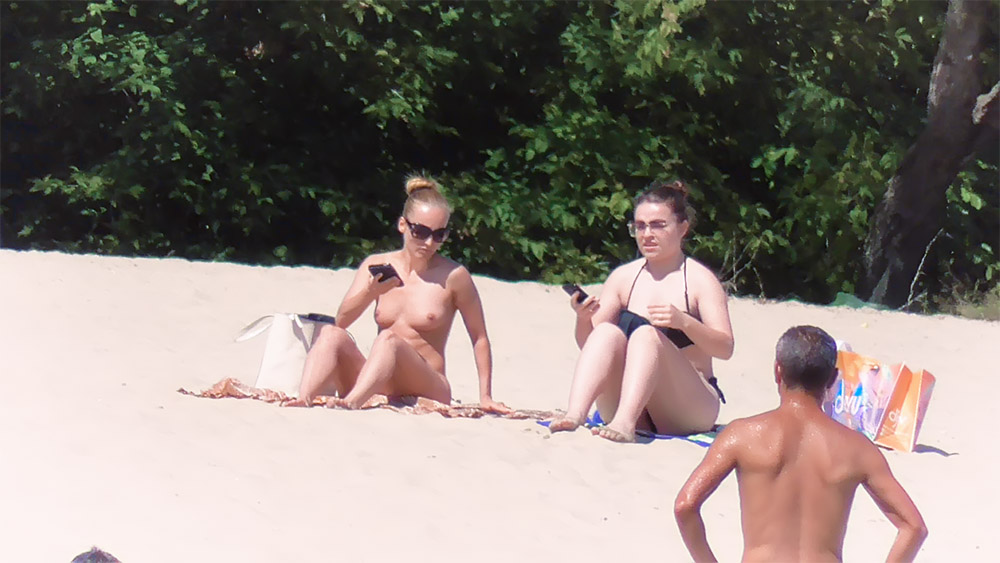 Just like every other man I like to watch women on the strand.