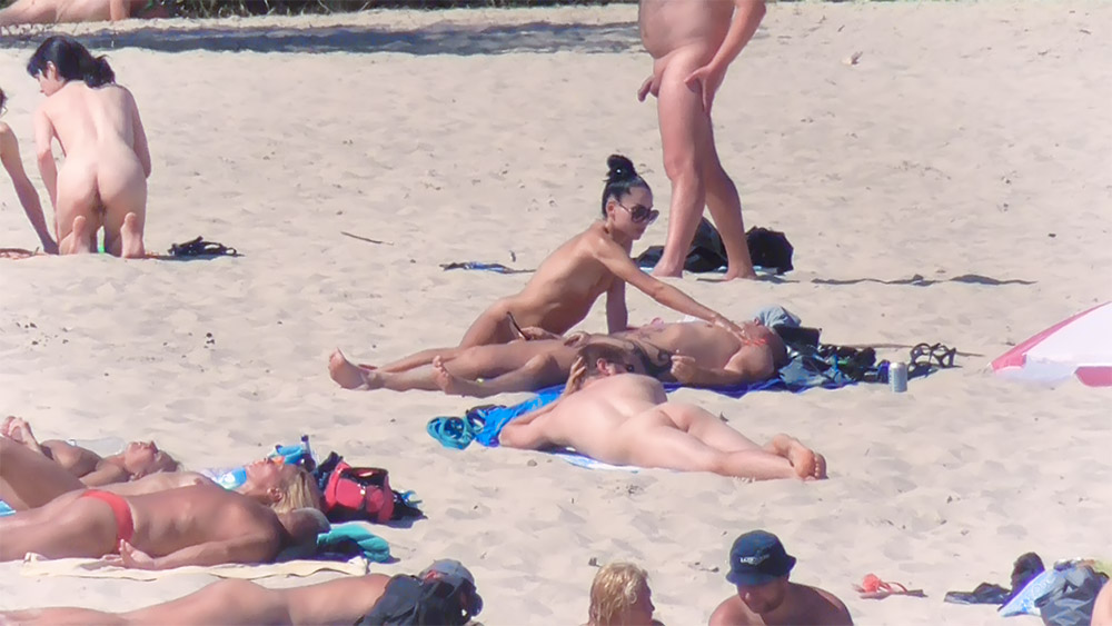 For all the babes and cuples.hope you like.saludos desde andalucia españa. If you like the sun and the strand.come here. Kisess from spain.