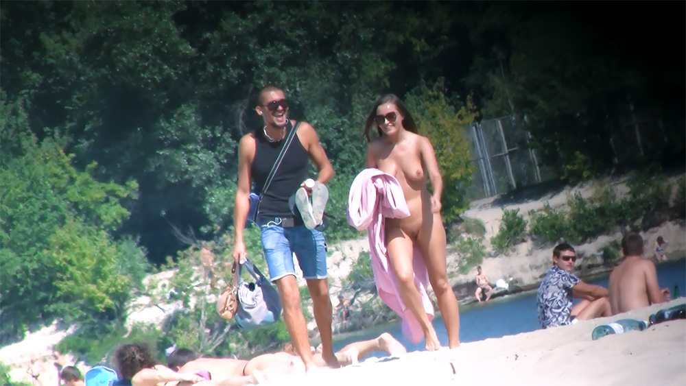We did some movies and if you like it we will upload more. Monica wants her pussy to be enjoy and famous.
