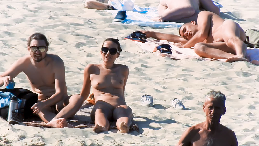 Greek plage:big jugs of different sizes and shapes, only for big naturals lovers. 2