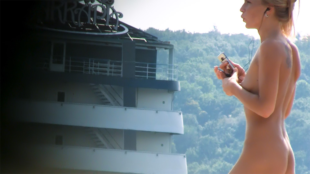 This nude girl then goes to meet her also nude women friend at the plage.