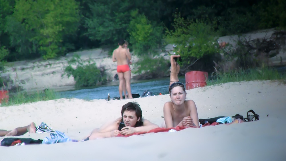 Skinny nude beach girl enjoys her day on the beach ah