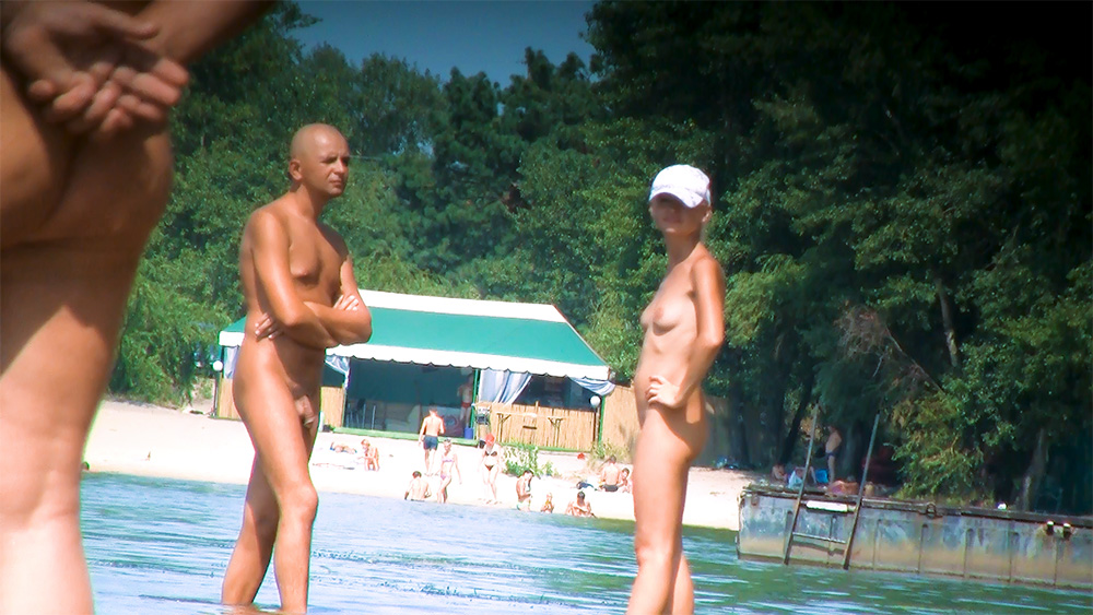 We now share with you some vids. Showing you all, how usually we relax on the beach. ;).