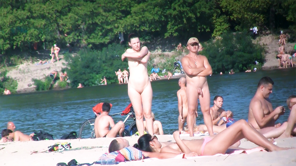 This is a great woman I see on a public plage