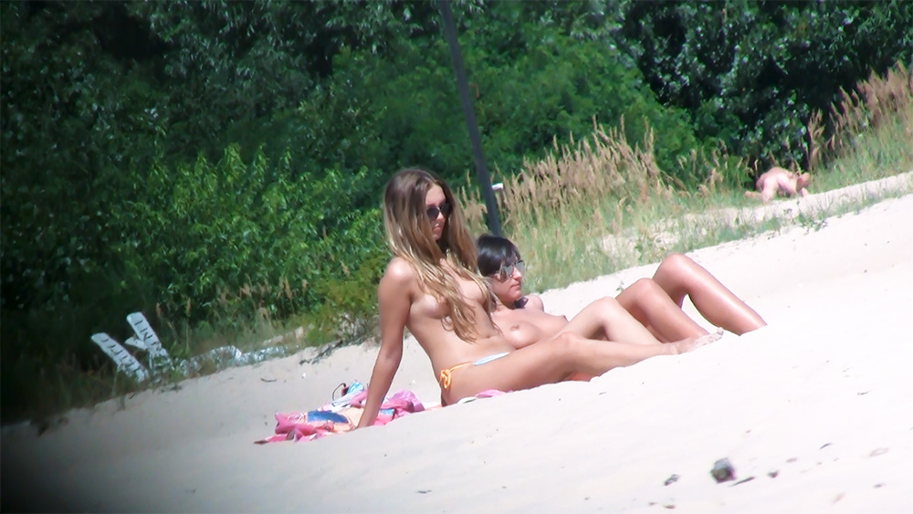 This time we share some video of m3k on the sunny plage :-) hope you enjoyed summer as she did. Have fun :-).