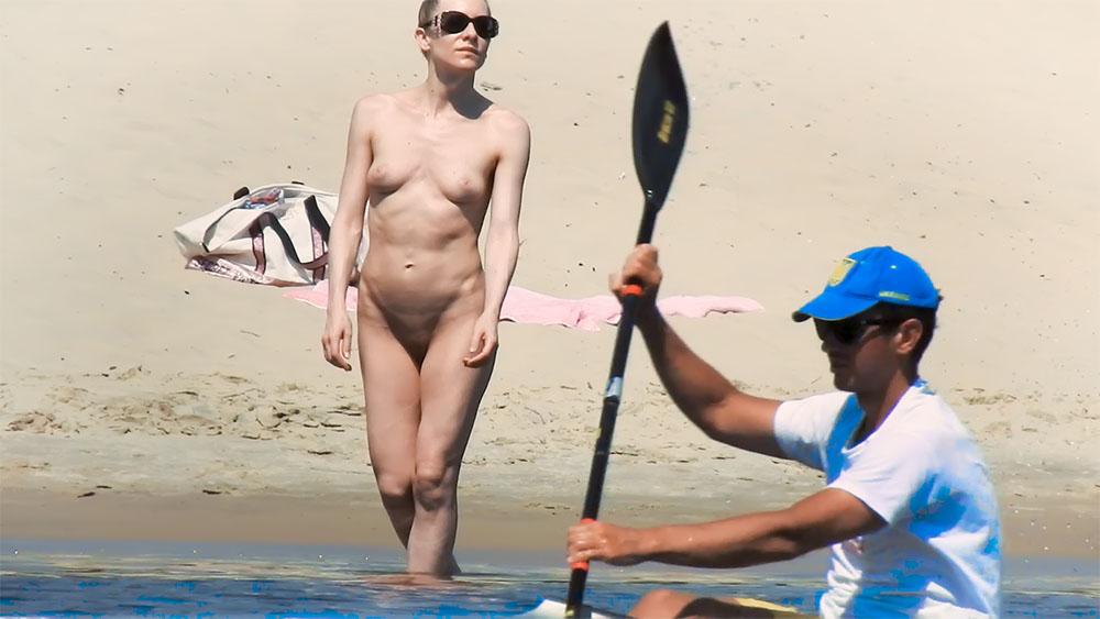 A nice relaxing day on the plage, enjoying the sun on my naked body.
