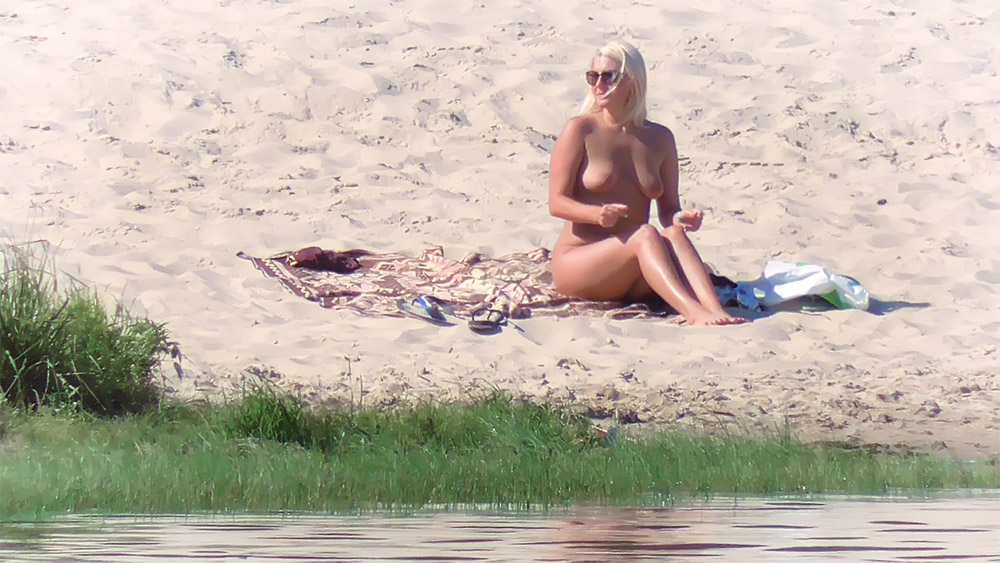 All I had to do is take the vids - did not even used the zoomlens!!.