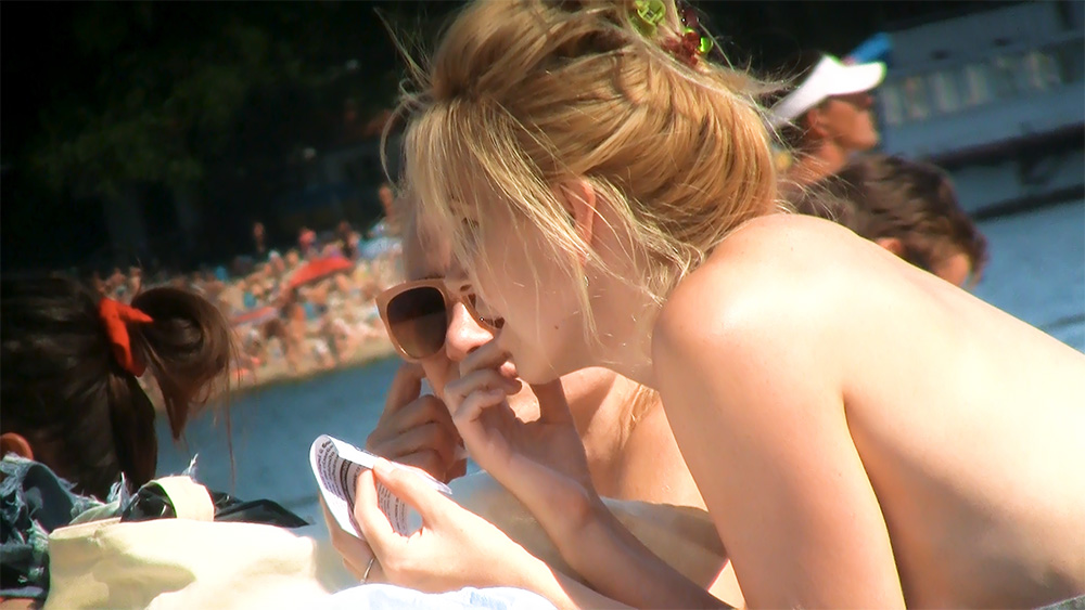 On the beach a group of lesbo women;