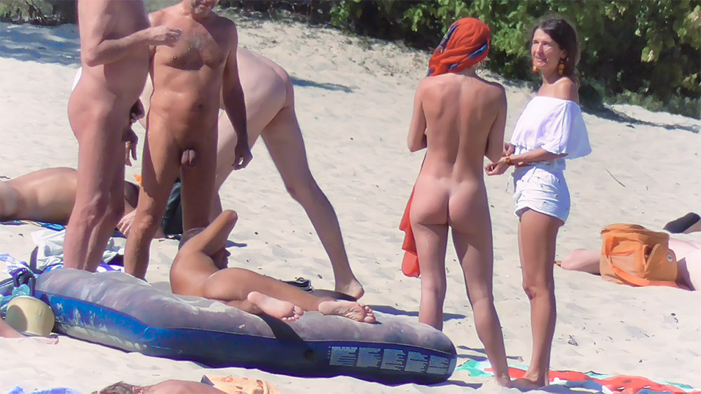 Waiting to go to the nudist plage