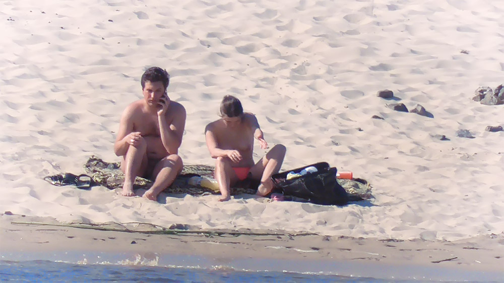 She got spotted in the plage video by a very appreciative older gentleman.