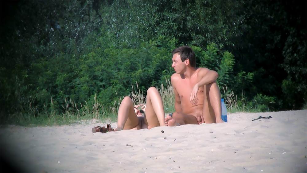 Some video with me sunbathing nude on a regular plage with clothed peoples around.