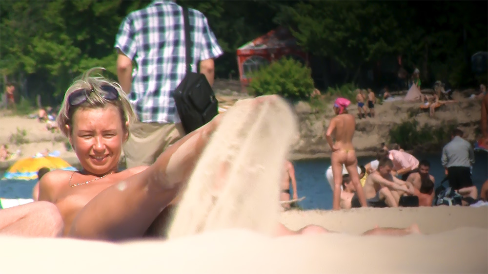 I send you now some movies of wimen at the beach