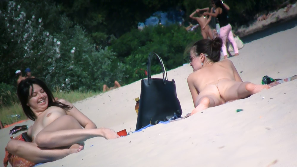 This is my pussy vids in the beach , if you like I will upload more.