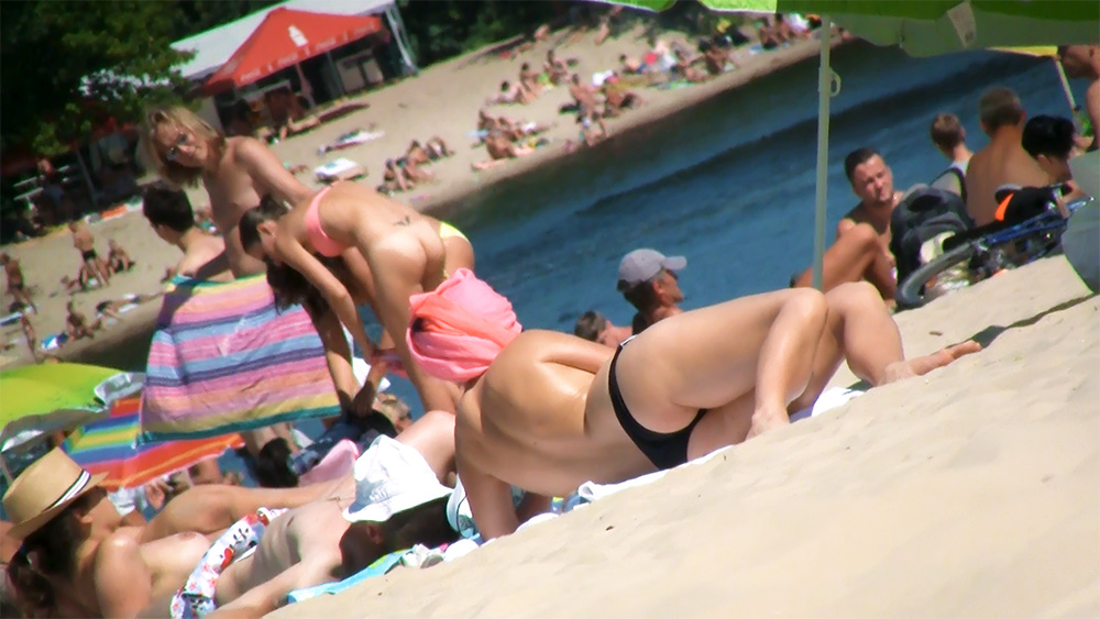 I meet her at a strand in spain and the was so shy, only the first week.!.