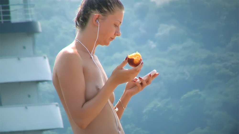 It was a scorchin' weekend. So . Back at the beach. Lots to be seen.