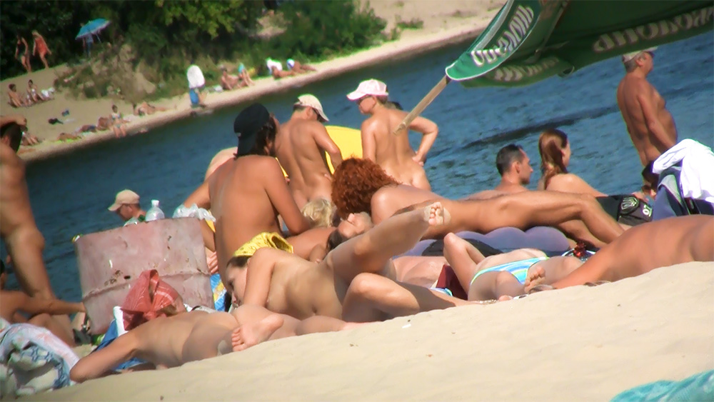 Trere are too mach girls at the beach near my home that insist to show their pussies.enjoy folks and vote for me! I need better equipment. Thanks.